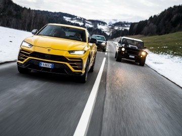Lamborghini Urus i LM002 w świątecznym konwoju
